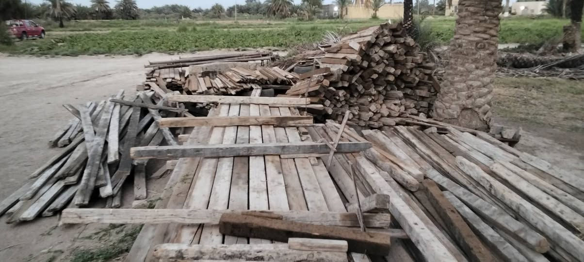 خشب للبيع 
جكات 20
لوح اربعه متر
فخات 100
مقاصير من75الى متر
رقمي التواصل *********** اتصال فقي
