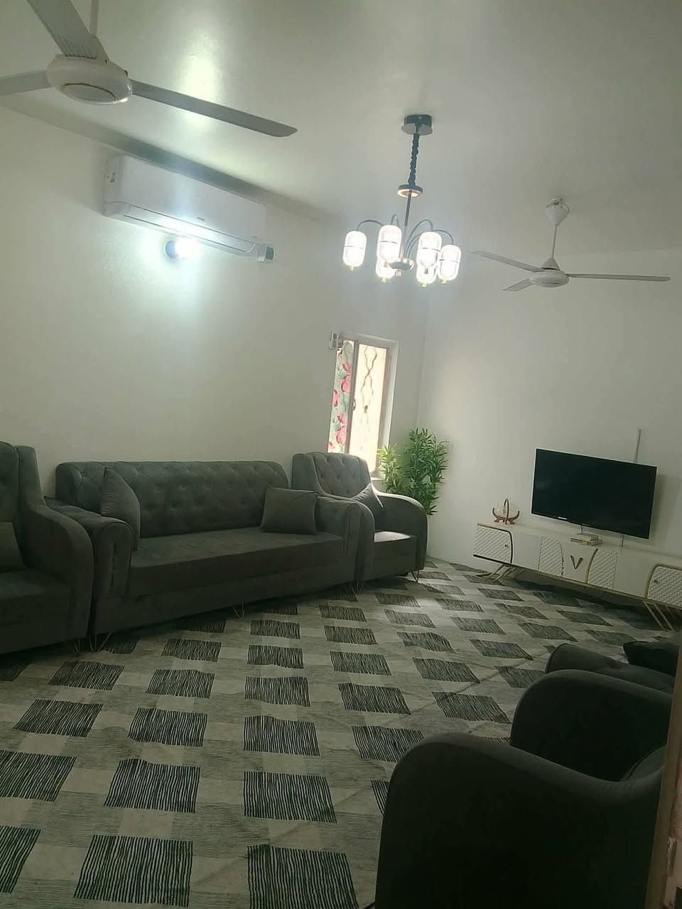 دار سكني للبيع 🏛️ 
_________________

🔰 الموقع #دور_النسيج_دور_الجاهزه
قرب مدرسه المثنئ الابتدائيه
دور العمال

----------------------------------------
🔳 طابو صرف           
🔳 المساحه 250 متر
🔳بيوت الجاهز مع اضافات

--------------------------------

💎 تفاصيل البيت 💎
....
يتكون من طابقين الطابق الاول يحتوي عله استقبال وصاله ومطبخ و ثلاث غرفه نوم  وصحيات بالداخل والخارج وحديقه كراج سياره   الطابق الثاني يحتوي على ثلاث غرف نوم مع مجموعه صحيات
--------------------------------
#السعر_خاص

⚜️ للاستفسار اكثر⚜️
#واتساب_اتصال_***********
