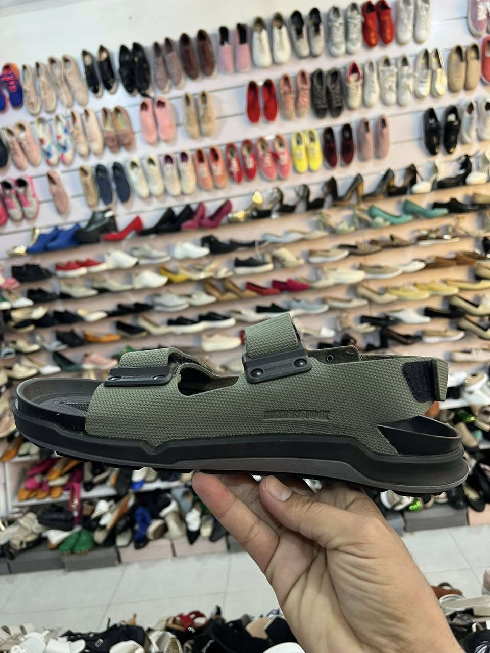 Birkenstock
made in german🇩🇪
بالة أوروبية، جديد

قياس: ٤٣
طول القدم: ٢٨

سعر: ٣٥،٠٠٠ 

- يوجد التوصيل


**إذا كنت صاحب هذا الإعلان وتريد حذفه لأي سبب، رجاءا أرسل رسالة إلى الدعم الفني**