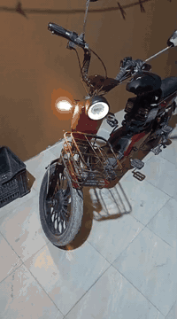 سلام عليكم بايسكل شحت البيع البايسكل كامل كهربأيات كامله و اشاير يمنه و يسره و بلاتوث  و البطاريات جدد صارلهن15يوم من شديتهن موجود خاص و عل الرقم ‏‪***********‬‏
