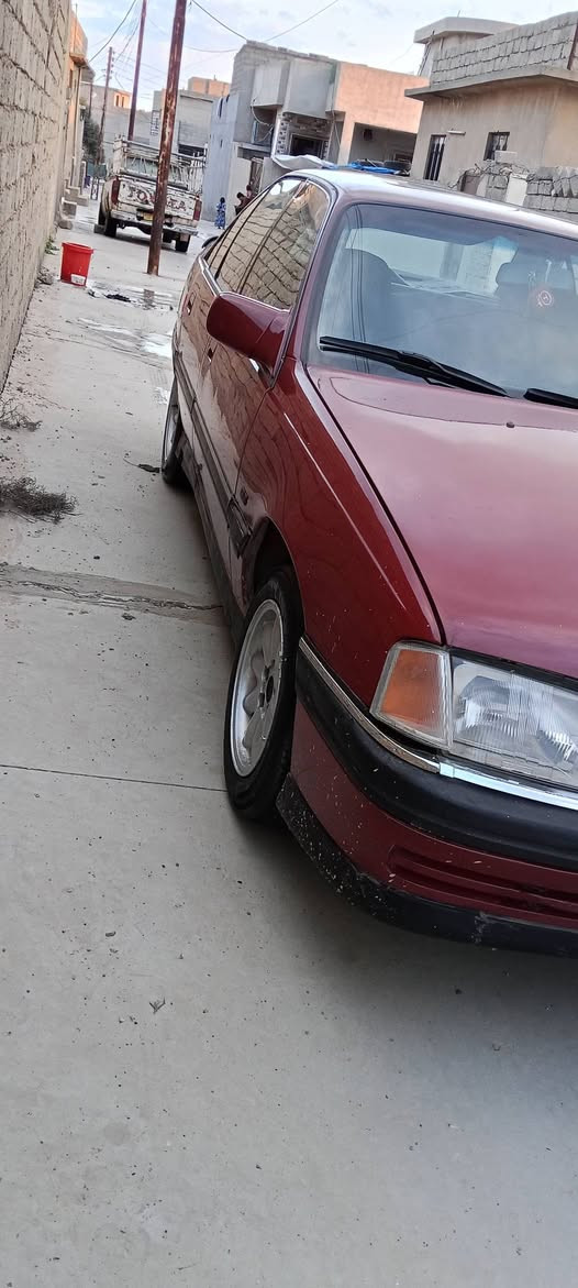 السلام عليكم اوبل اوميكا حجم 20 محرك مال كصه موديل 93 بدون خيسان سنويه وارقام جدد اني الشرعي وشرط التحويل السعر 33 وبيها مجال بسيط  رقم الهاتف ***********
