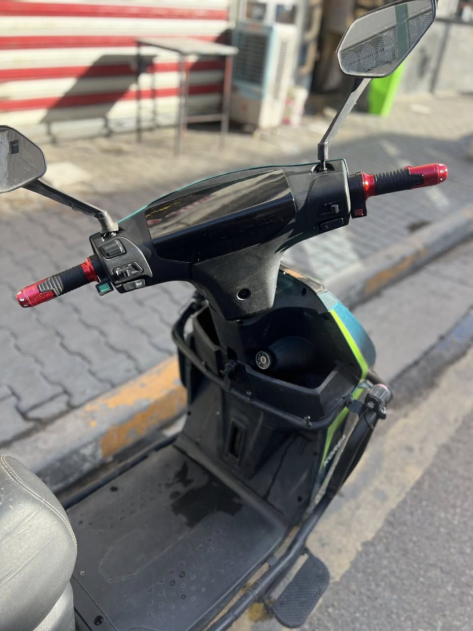 دراجه شحن للبيع نوع جبلي وحشي
صناعه كوري 
6 بطاريات فضائي 
دراجه صارلهه عندي 3 اشهر 
سبب بيع محتاج 
دراجت ماحجي شي عنهه ابد 
لان بعدهه كارتون بعده جديده 
نضافه مثل مشوفون بصور 
امانت الله خواتهه لحد بارحه عاملت عليهه 10250 
رايدهه اني 950 وبيهه مجال بسيط 
بريكات زنون تايكر خلفلي جبلي بدلت دسكات جدد 
بيهه نظام بگ خلفي وبيهه بصمه شاشه وبصم تشيغل بعد ونطيك بيهه ظمان تروح للحسينه وترجع 
بطاريات اصليه نوعيه كلش زينه 
عنواني بغداد جامع ندا ***********
