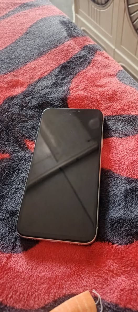 اكس عاديي كلش نضيف
مبدل بطاريه وشاشاه اخوان الجهاز نضيف شاشا حلوه بطاريه 72 ذاكره256

كله شغال فيس ايدي شغال السعر 150 

رقمي موجود ***********
