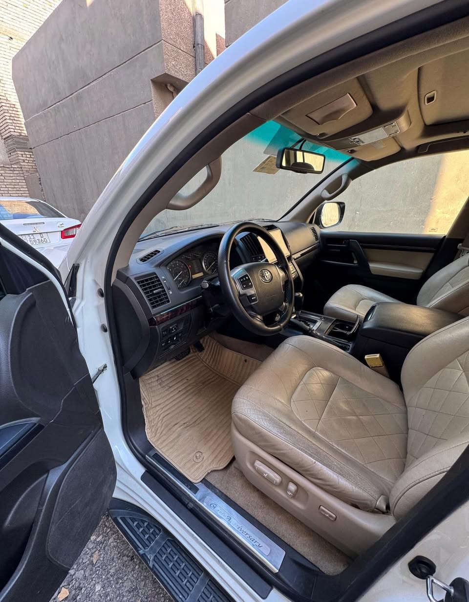 السلام عليكم ورحمه الله وبركاته 
لاندكروز GXRموديل 2011  رقم سليمانيه 🚘
لون ابيض صدفي 🔥🔥
__________________________________
قبل متعلق اقره المنشور رجاًء/ السياره مال جناي 
متروكه جانت استخدام قليل نظيفه 🎅
_____________________________________
ماشيه 126 الف حقيقي ( مشي حقيقي )🎅

 بيها ربع باب السائق صبغ بدون دواخل ضربة 🎅ماطور 
والباقي مكفوله... 

/ سقف سلايد / 🎅
شاشه تحكم ستيرن / كشنات جلد / 
بعد معروفه مواصفاتها / 

السياره بعدها جديده 
ممتعوبه وبل عافيه على الياخذها 

العنوان بغداد / للتواصل / *********** 🎅

اكتب تم لمعرف السعر 💵على الخاص🤝
