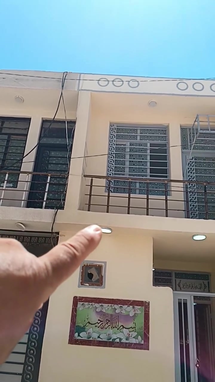ياالله ياالله ياالله 
دار سكن 50 متر طابق او نص بناء طابوق كربلاء المقدسة نهايه شارع ابو طالب يبعد عن الشارع الرئيسي 60 متر مكاتبه مع صاحب الارض إقرار محكمه 
التواصل معنا//***********// واتساب
