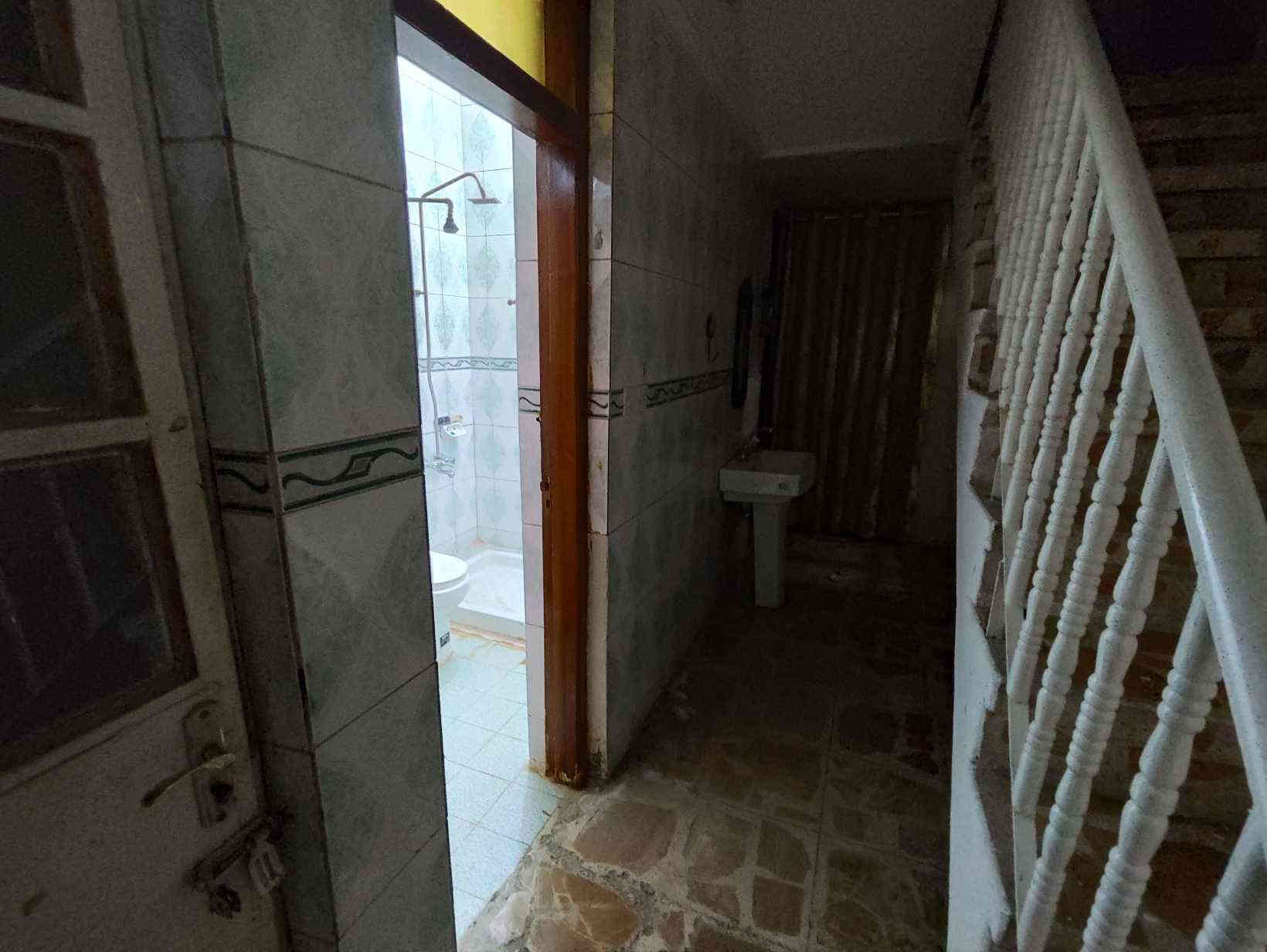 دار للبيع 
صنف الارض طابو زراعي سند ٢٥ ملك صرف انذار من كاتب عدل 
..
الجبهة١٥.٤٠ النزال ١٠ المساحة ١٥٠ متر 
..
واقع حال 154 متر 
طابق واحد وبيتونة كبيرة يتألف من
..
 غرفتين نوم
 وصالة واستقبال وحولي 
ومطبخ
 وحمام شرقي وحمام غربي كبير  
ويحتوي على ثلاث مداخل 
العنوان سبع ابكار مقابل شركة تويوتا يبعد عن السريع ٧٥ متر تقريباً 
..
البيت معروض اقل من سعر الارض 
السعر 275 وبي مجال
تواصل مباشر مع صاحب العقار 

للتفاصيل أكثر اتصل 
*********** 
متوفر واتساب 

ملاحظة البيت فارغ مابي مؤجر اطلاقا ومرمم  يعني جاهز للسكن وخالي من الشوائب
