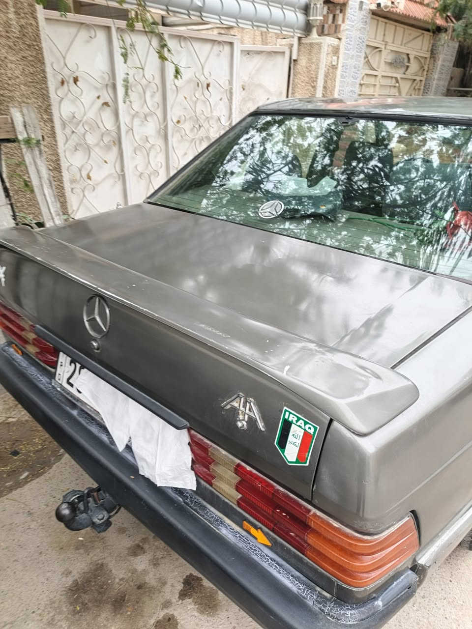 سلام عليكم مارسدس البيع المكان الدولعي السعر ٤٨$ مديل ١٩٨٨السيارة بسمي التصال و*********** او ***********
