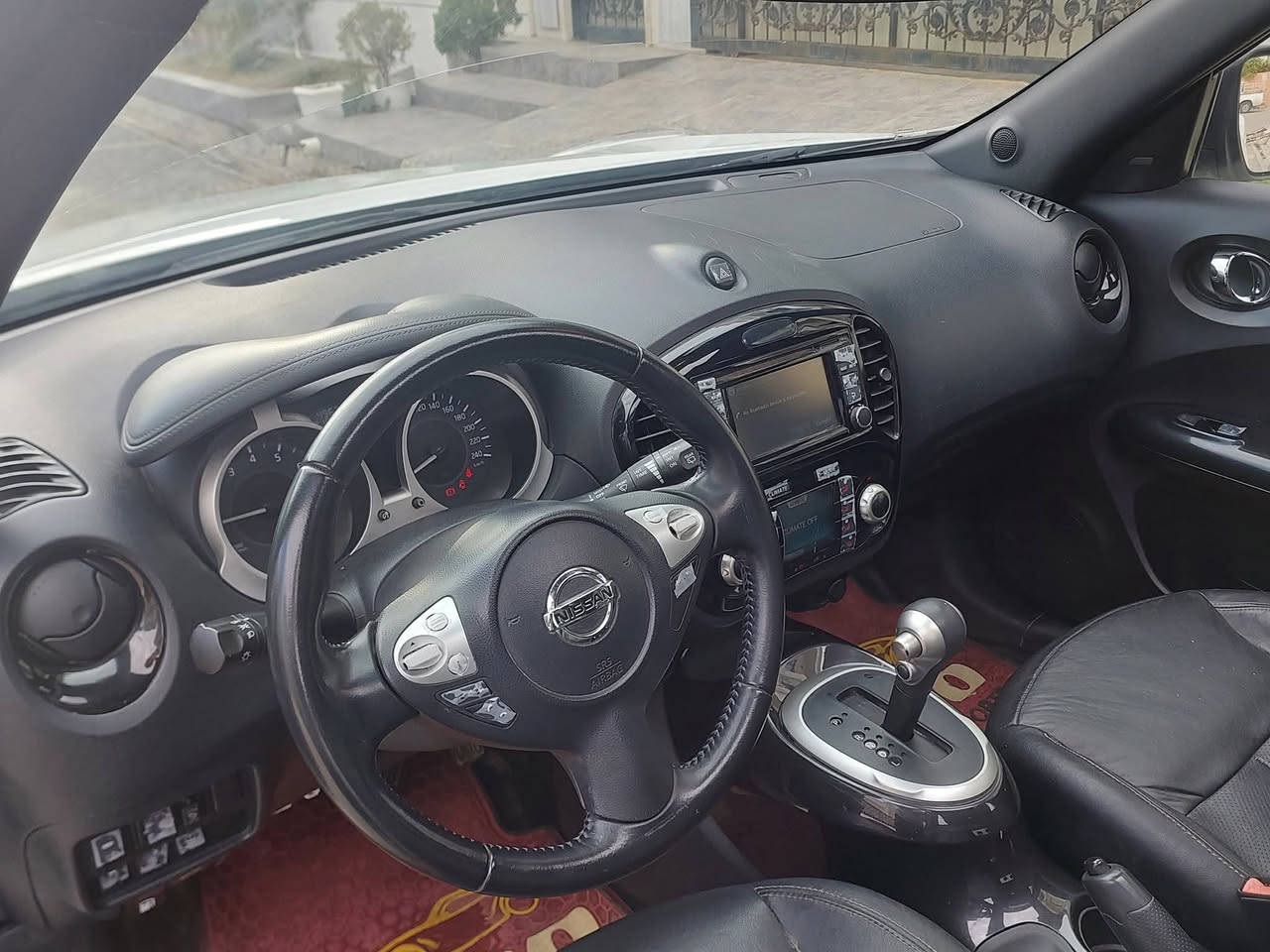 للبيع سيارة نيسان جوك ياباني موديل ٢٠١٨ خليجي فول مواصفات ١/١  كير و محرك شرط ما مفتوح و ما بي أي عيب سيارة جديدة ماشية ٨٥ الف حقيقي ٤ تايرات جديد حدادية جديد يعني ربع دينار مصرف مابي 
مواصفات 
بصمة أبواب و جنطة + بصمة تشغيل 
سقف بانوراما 
زراكات مال لايتات 
ويل كروم اسود بلادي رياضي 
لايتات لد + زينون + LED 
لد نهاري + لايتات AUTO 
كشنات جلد + كشنات جك + كشنات تدفئة 
تحكم ستيرن فول + تحديد سرعة 
شاشة + كامرات ٣٦٠ درجة + أوامر صوتية + شاشة اعطال + GPS 
تحديد مسار + نقطة عمياء 
شاشة لتحكم بالتبريد + نفس شاشة لتحكم ب أنظمة قيادة 
أنظمة قيادة ECO + SPORT + NORMAL 
تبريد لمس + تبريد AUTO 
مراية ترحيب + مراية شفط 
اشارة بالمراية + مراية اسود + مراية هيتر 
مراية كهرباء + ٤ جامات كهرباء
محرك ١.٦ بدون تيربو المرغوب 
و بعد مواصفات هواية مكان سيارة بغداد سعر ١٢٥ و بي مجال بسيط رقم موبايل *********** السيارة باسمي ثاني يوم تحويل
