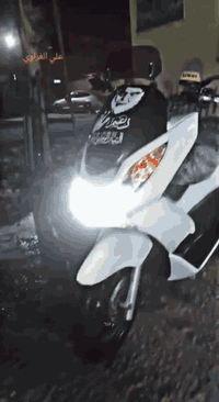 من رخصه الادمن
pcx جيل اول دراجه جديده 
مكاني بغداد حبيبه /مدينه صدر 
جديده ومكينه حلوه نقص فقط كلجات بيهم صوت
السعر مليون وميه وخمسين  رقمي ***********
