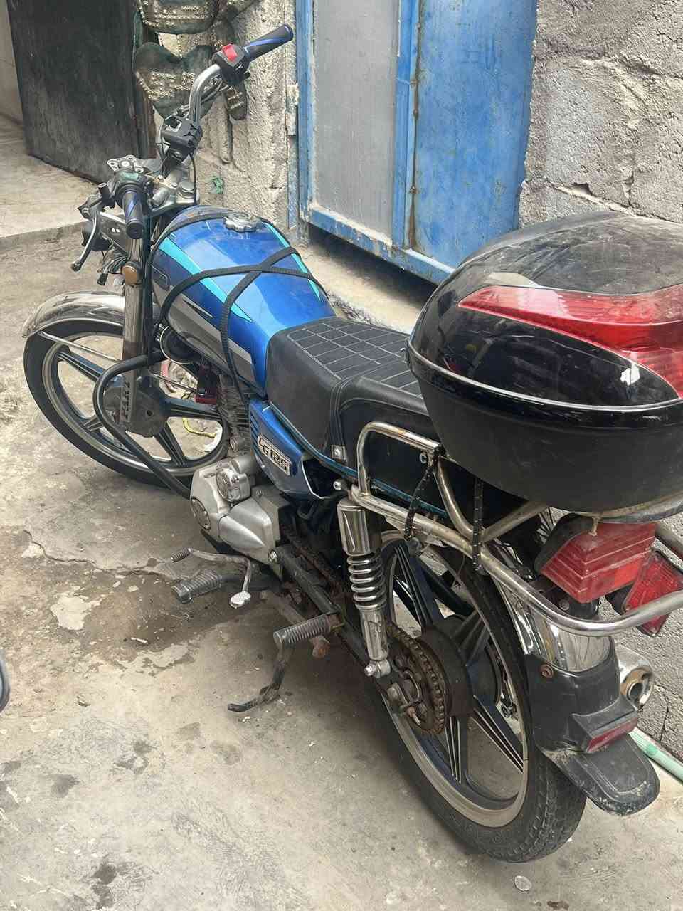 دراجه للبيع نضيفه وعمليه اوراقها كامله جاهزه للتسجيل بالمرور كل اوراقها الاصليه موجوده وانفتح التسجيل حاليا سعرها 750 مجال قليل حك الجيه ***********غير متواجد على الفيسبوك فقط واتساب واتصال
