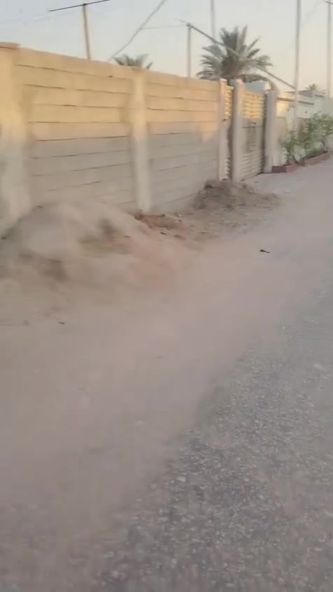 موجود ارض مع بيت بستنة المساحة 836 م سند 25 مكان جيد 
حولي ميه الجديد اله مدخلين مدخل عل جنه السلام السكني والمدخل الثاني من ثانويه دار العلم والمعرفه بشارع حسينيه ابي الفضل العباس ويه نهر الهنيديه تقريبا المساحة المؤديه الي البيت كيلو بشارع على الأكبر مساحه الأرض  الكليه ٨٣٦ متر مبنى عليه بيت مساحته ٢٧٥متر يحتوي على استقبال ومطبخ حار وبارد ومنور ومجمع صحيات وصاله كبيره وثلاث غرف نوم واحده منهن سويت وخلفي مساحته خمس أمتار مع ممر عل طول البيت
هاتف *********** بيه واتساب
