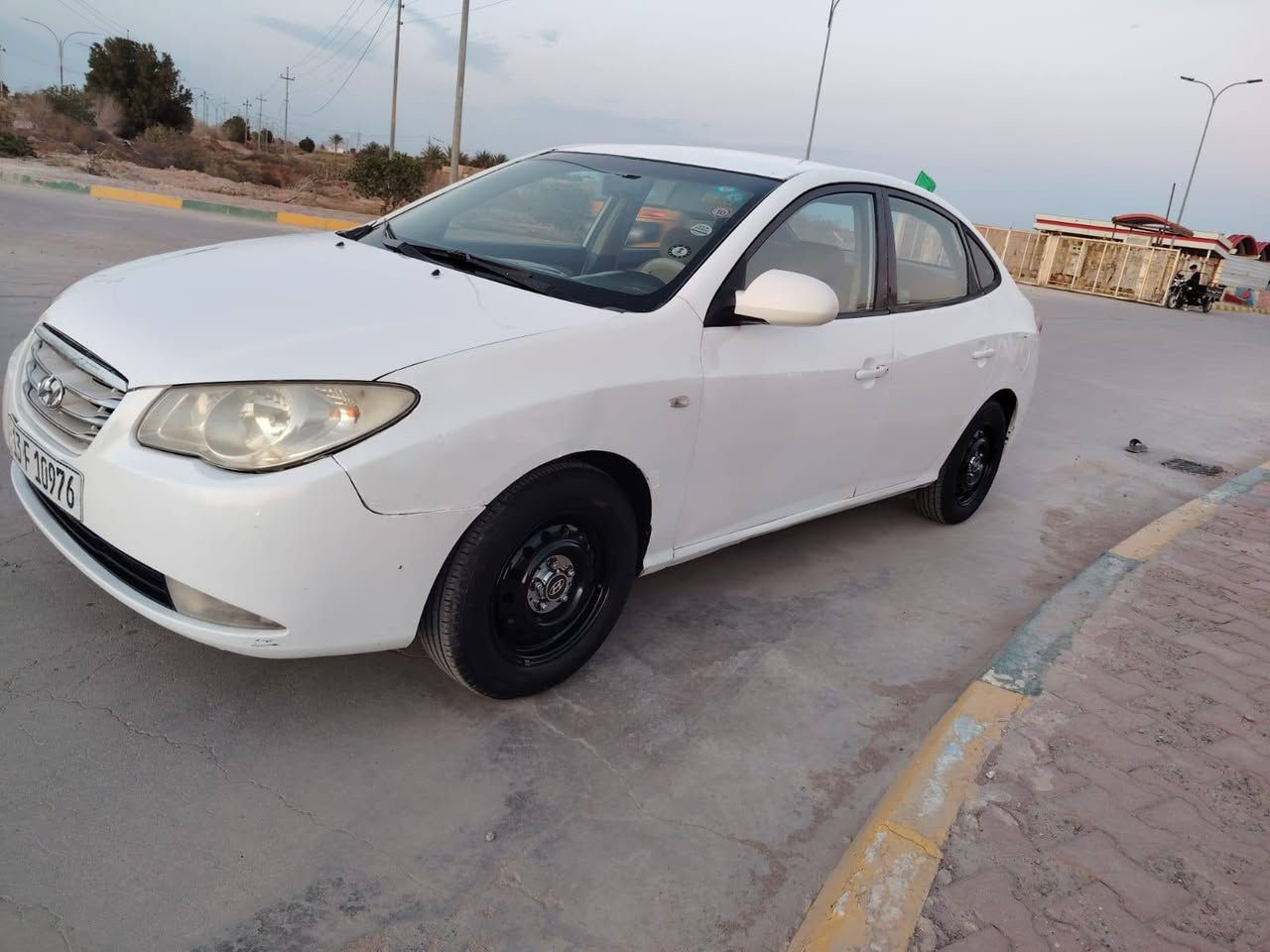 سلام عليكم لنتره لبيع موديل 2010 سياره بيه صبغ قطعتين باب وجاملغ باقي كفاله سياره حلوة مرتبه رقم جديد وسنويه جديده رقم ميسان راعيه بميسان سعر 105 وبيه مجال تصال على رقم ***********
