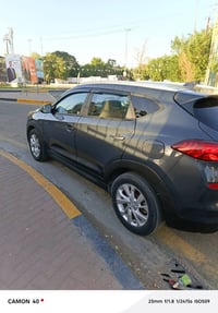 توسان موديل ٢٠ امريكي حادث بنيد فقط ومصلح نفسه بدون تبديل السيارة رقم ...