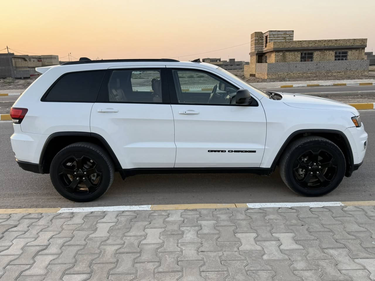 موديل 2019
فول مواصفات
بيها صبغ جاملغ أمامي وشبر بطرف البنيد 
بدون أيرباك بدون دواخل 
ب أسمي سنويه لل 2031 هزه جديده 
ماشيه 83
 
***********
