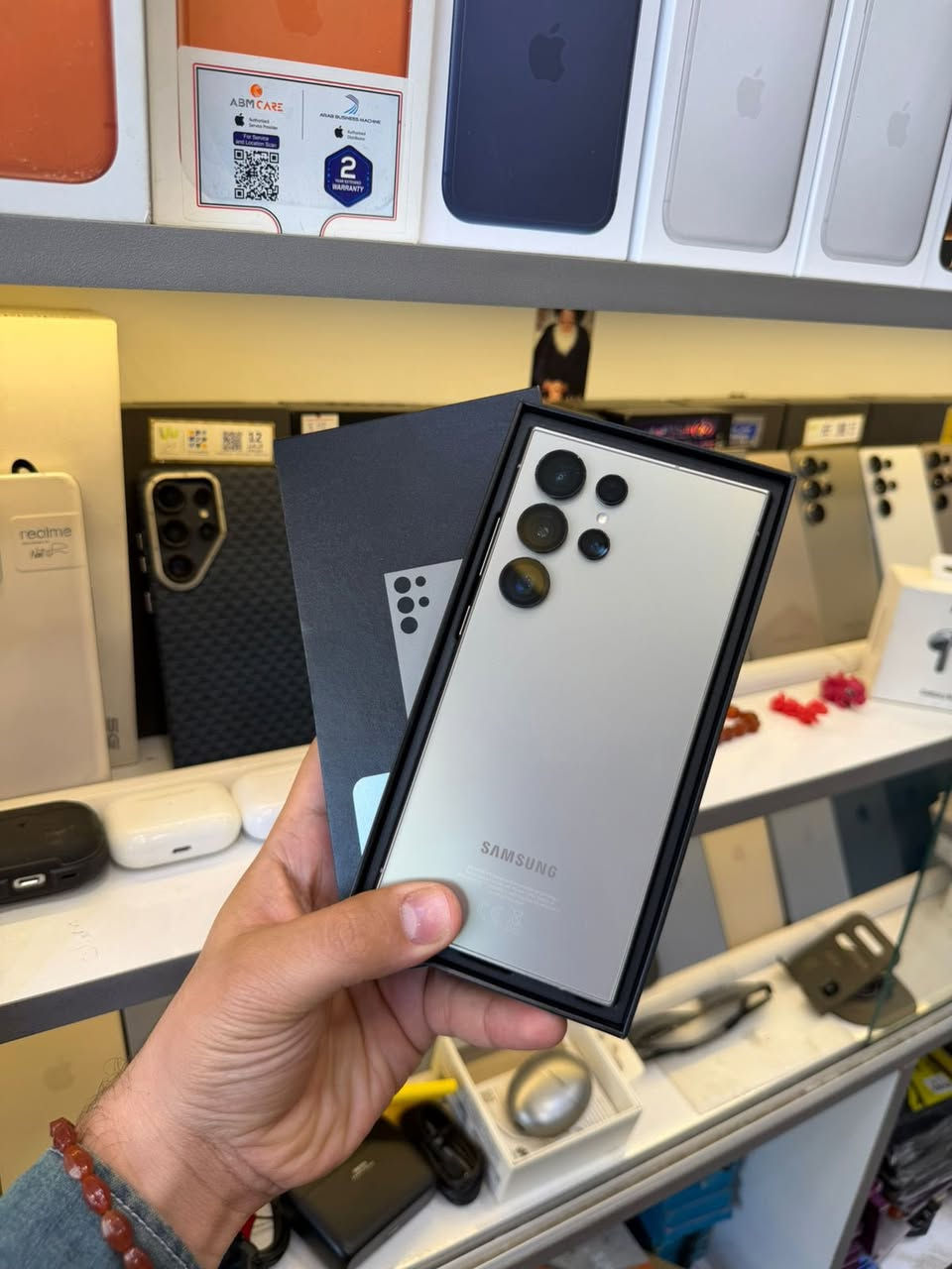 سامسونك 24 الترا شرق اوسط ذاكرتة 256 عشوائيه 12 مستخدم قليل لون مميز جهااز 
كل ملحقاتة اصلية موجودة


**إذا كنت صاحب هذا الإعلان وتريد حذفه لأي سبب، رجاءا أرسل رسالة إلى الدعم الفني**