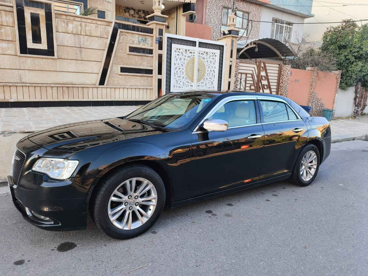 السلام عليكم اوباما للبيع موديل 2012 اضرارها الباب اليمين مبدل اصلي جاهزة ومابيها اي صبغ عنوانها موصل رقم وسنوية الماني مجدد الى 2030 بأسمي سعرها 165 ورقة نقد التواصل على:  ***********
