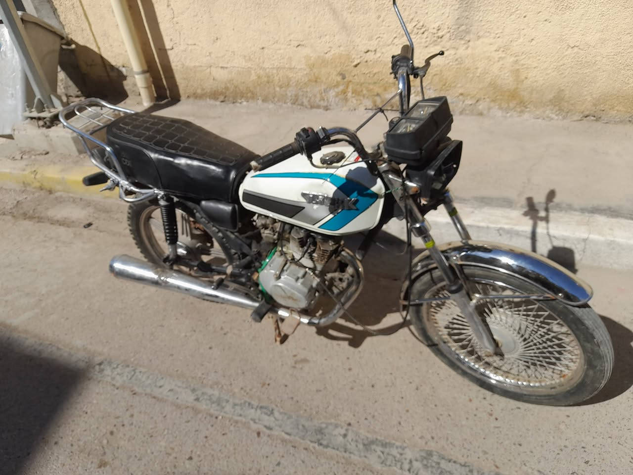 دراجة ايراني للبيع كوم حديد مكاني بغداد زعفرانية سعر٢٥٠وبيهة مجال لشراي فقط***********
