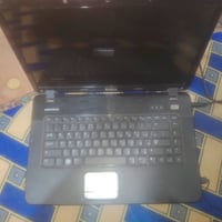 لابتوب ديل نضيف ويا شاحنه اصليه وجنطه يفيد للدراسه ولعاب خفيفه سعره فل...