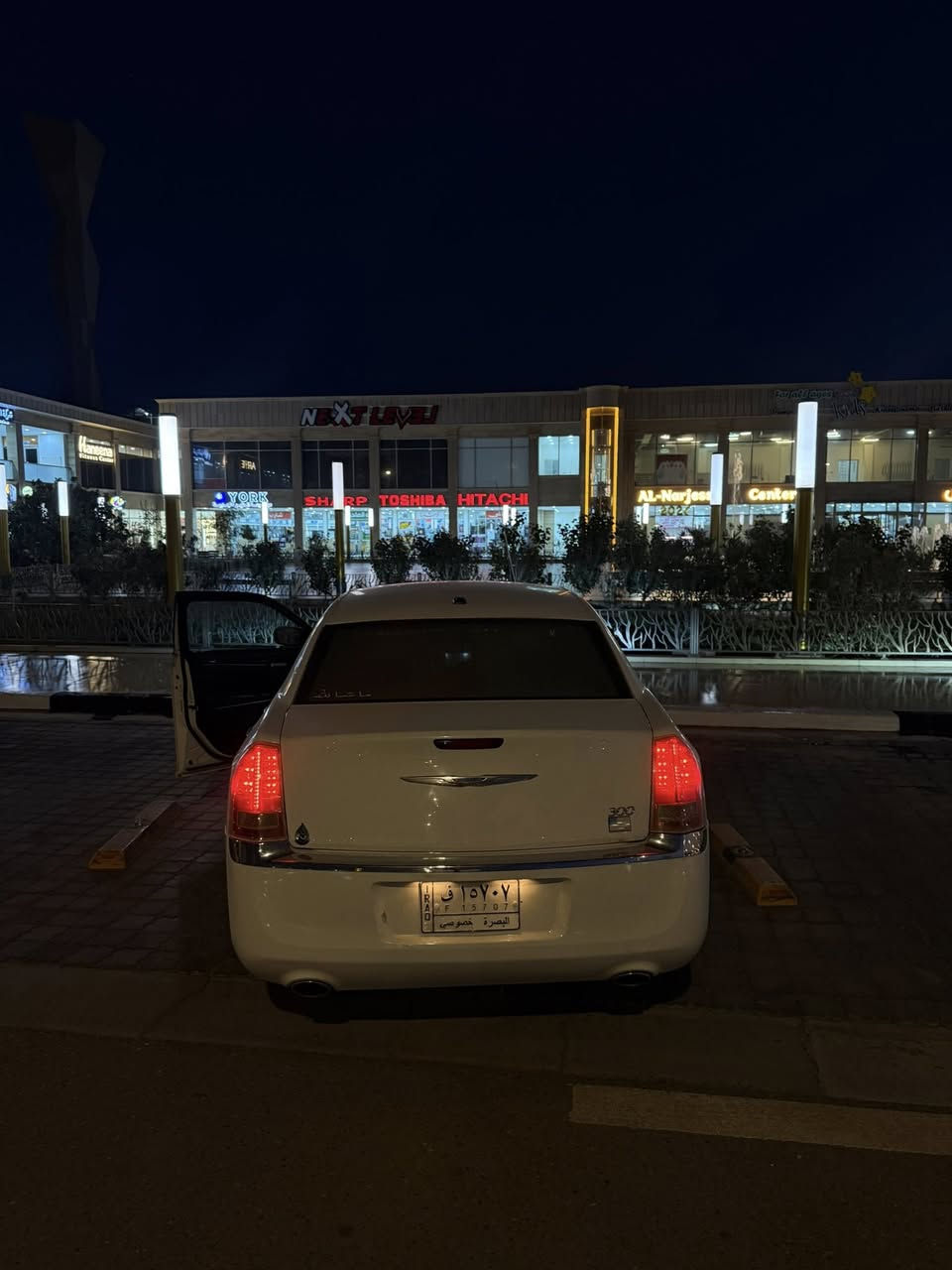 السلام عليكم
اوباما 2011 مكفوله كفاله عامه ما عده شبر باب السايق صبغ انا سويته بيدي اثر خياس الباقي كفاله من البارد ولدحجه ولزلوغ السيارة جداً جديدة استعمالي الشخصي حدادية تخم تاير جديد رقم بصره   رايدها ب 170 وبيها مجال  الما يعجبه السعر رجاءً لا يعلق للاتصال *********** عنواني بصرة
