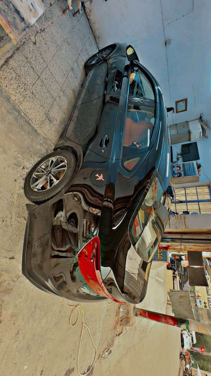 فورتي 22  رقم اربيل   حادث فقط جنطه وبدون ايرباك  موصفات نص فول  محرك 2000 دوش مكان بغداد  
موصفات حلوه بيه السياره السياره هسه طالعه من البوليش 
 اتصل *********** السعر 153وبيه مجال
