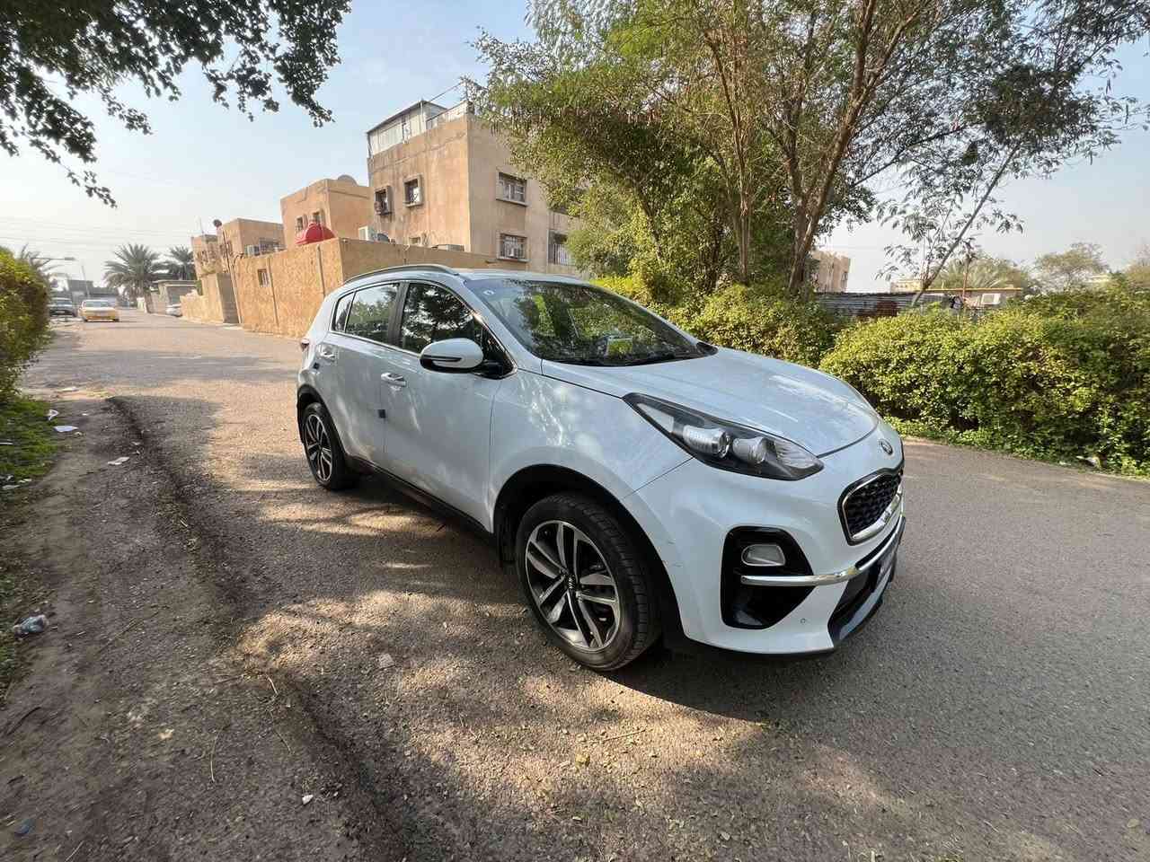 لام عليكم سبورتج ٢٠٢٠ خليجي سونار موجود بصور وكل تفاصيل موجوده رقم بغداد انكليزي جديد تحويل ثاني يوم السياره نضيفه وجديده 
سعر السياره189$ بيه مجال بسيط 
مكان السياره بغداد 
لاتصال على الرقم فقط 
***********
مكلف بل نشر فقط
