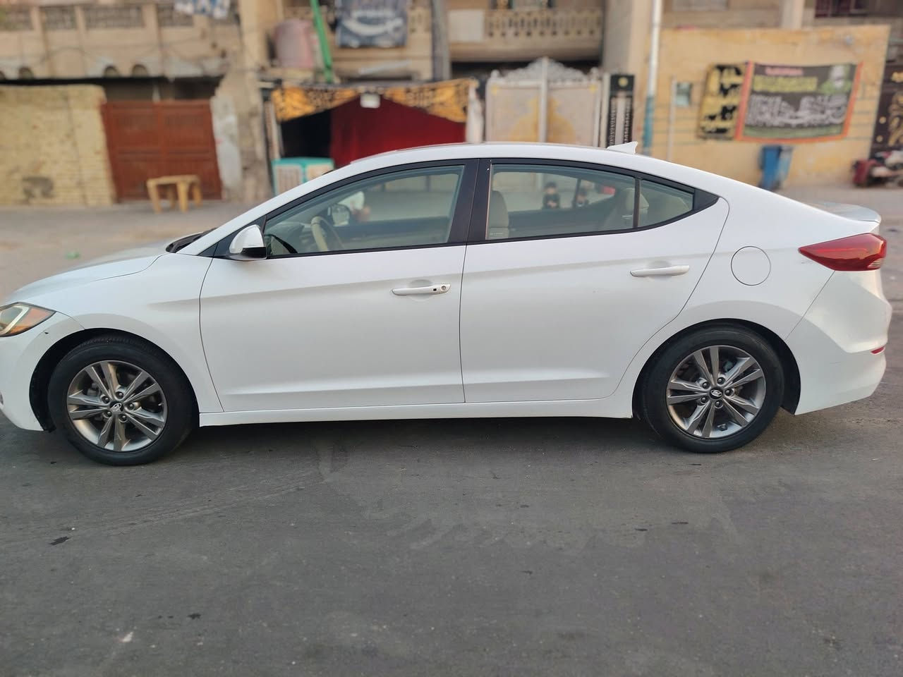 للبيع
انترا موديل ٢٠١٨ السياره ماشيه ١١٥ ألف

كير مكينه مكفول  حادثهه بنيد فقط

تخم تاير جدد بيهه ملاحضات بسيطه

السعر ١٢٠  الاستفسار ***********
مكان السياره مدينه الصدر@
