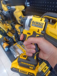 DCF850   متوفر كامل دبل بطارية 2 امبير و شاحنة .. و متوفر فارغ   07702...