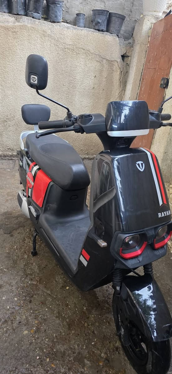 السلام عليكم للبيع دراجة شحن ريان ام عيون موديل 2025 دراجة فول مواصفات كلهة شغالة دراجة جديد السعر 800 وبيهة مجال مكاني الكاضمية  للستفسار ***********
