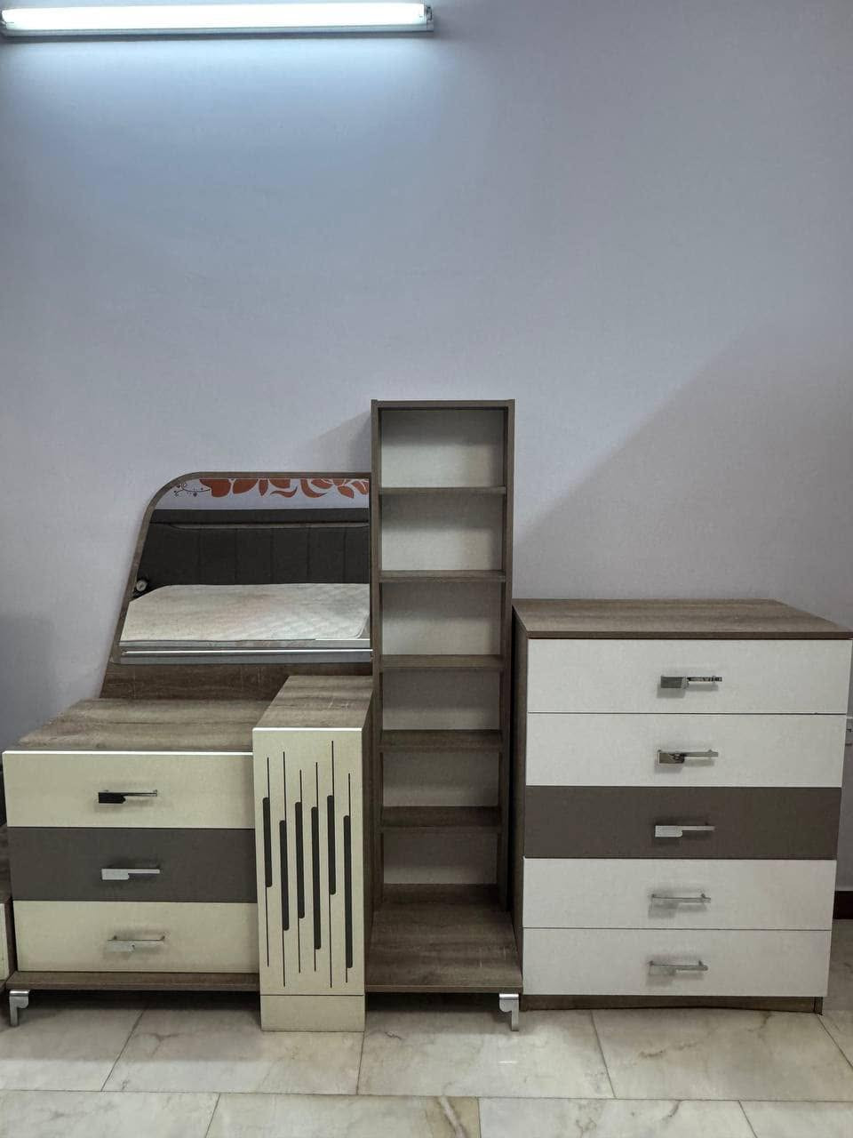السلام عليكم ورحمة الله وبركاته

غرفة نوم 🇹🇷للبيع بحالة ممتازة، مكونة من 8 قطع:

🛏️ سرير نفرين كبير
👔 كنتور (دولاب ملابس) 6 أبواب
🪞 مع باقي الملحقات كاملة

✅ تباع كاملة فقط

💰 السعر: 700,000 دينار

للاستفسار أو المعاينة، يرجى التواصل على الخاص.

بغداد العامرية


**إذا كنت صاحب هذا الإعلان وتريد حذفه لأي سبب، رجاءا أرسل رسالة إلى الدعم الفني**