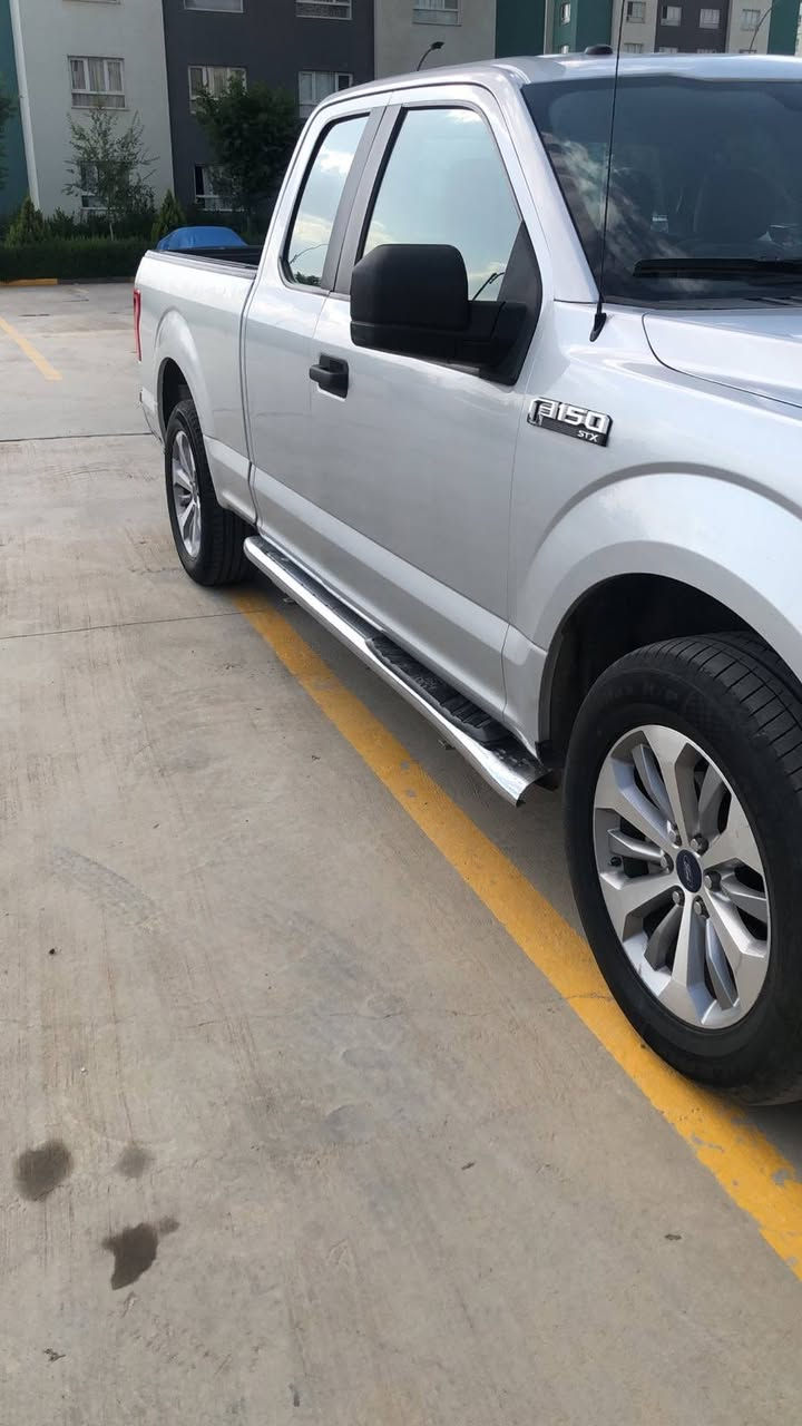 سلام عليكم شباب للبيع فورد f150 موديل 2018 محرك 6 سلندر 2700 المرغوب بيها مكانات صبغ 5 قطع فور ويل شاشه جبيره گير تعليك محرك گير بشرط مامفتوح وتخم تاير جديد حداديه كله جديد السعر جوه السوك 140 ورقه ***********
