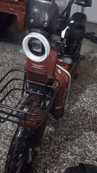 شباب دراجه شحن نضافه 99/100 بصمه سرعتها 99 كامله بيها ام بي ثري جديده ...