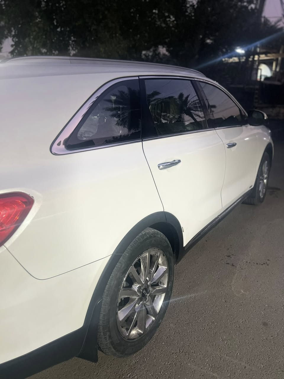 السلام عليكم

سورنتو 2016 لون  ابيض صدفي خليجي فول مواصفات. رقم بغداد باسمي تحويل ثاني يوم  

مواصفات، 

بانوراما 

شاشة 

حساسات امامية 

حساسات خلفية 

كامرة

زراگ لايت 

ترحيب 

مكينة 6سلندر 

فور ويل 

تشغيل بصمة 

ابواب بصمة 

جنطة كهربائي 

3قطع تبريد 

تحكم ستيرن 

7راكب 

كشنات جلد بلاد 

سايد بريك دگمة

وباقي المواصفات المعروفة

‭0780 610 3607‬
السعر 235 

السيارة جديدة بمعنى الكلمة ودينار متصرف عليه
