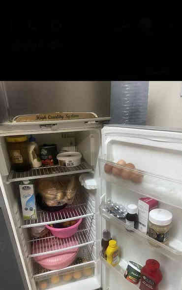 ثلاجة للبيع جديدة كلش مداخلة تصليح السعر ١٥٠للاستفسار الاتصال على الرقم ***********
