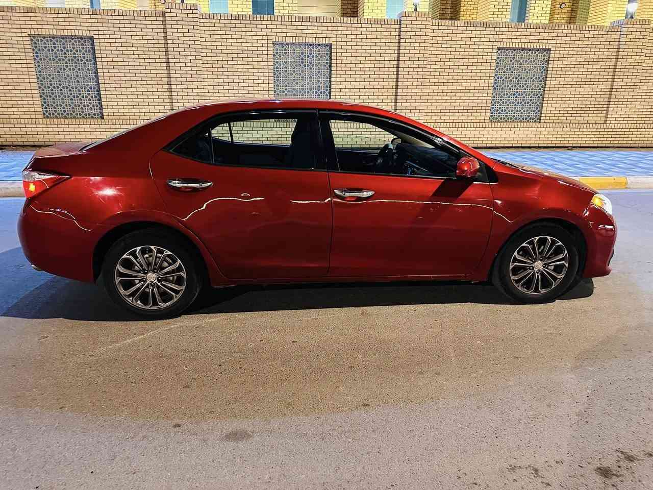 السلام عليكم 
كورلا 2016  ب اسمي مكينة 1800
تبريد ثلج 
حدادية جديدة 
تخم تاير 
لون مميز كرزي 
بيهة خمس قطع صبغ كلير بدون دواخل ابيع حزام 
سيارة استخدام شخصي ونضيفة بالخير على الياخذها 
السعر 110وبيهة مجال 
للاستفسار ***********
مكان السيارة واسط
