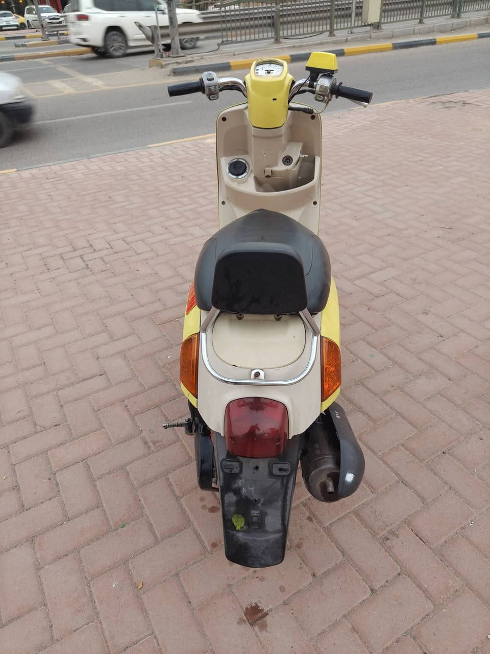 السلام عليكم دراجه للبيع ماكس بوليسي دراجه بلادي مكينه 49 كفرات اصليه بس شوي بيه شخوط دراجه خير من الله شغل وطلع النجف تراي دراجه برغي مامفتوح بيه نقص فقط عداد الستفسار عل اذا رقم مامتواجد عل ارتنيت  *********** المكان كربلاء قرب مستشفى التركي الوقت المتواجد بيه من سبعه صبح الى تلاثه ضهر
