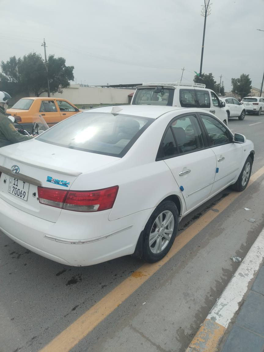 السلام عليكم
سوناته موديل ٢٠٠٩ رقم بغداد بأسمي 
تحويل مباشر فقط جاملغ مبدل بيها سبب طخه بسيطه والجاملغ القديم موجود
وبيها بارد  ملاحضات بسيطه  
مكاني بغداد كميره قرب الجزيره السياحيه *********** 
السعر 100$ بغداد, العراق
