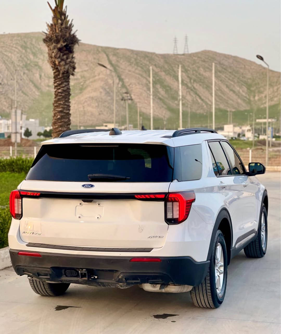 شكل نوی Ford Explorer Active  4WD
الموديل : 2025
اللون : سپی بەفری
السعر  : ۲۹٥$
۳ بەسمەی بیلادی لەگەڵە
حجم المحرك : 4 سلندر توربو(2.3L)
عداد المسافة : ٥،٠٠٠ mile
۱ پارچە بۆیاغ
بی ئیرباگ
ژمارە كاتی (۳ مانگی لەگەڵە نەشكاوە)
ژمارە شانصی: 1FMUK8DH0SGA06817

المواصفات: Active 
بصمة تشغيل
بصمة ابواب
تشغيل عن بعد (Remote Start)
صندوق شفط كهربائي 
دفع رباعي 4×4
عدد المقاعد (7) راكب
كشنات جلد
كشنات تدفئة
استيرن تدفئة
رادار أمامي(تحديد مسار)
رادار جانبي (نقاط عمياء)
رادار خلفي(تحذير من الاصطدام)
حساسات خلفية+ كاميرا
كير ماوس
اوتو هولد Auto hold
أوتو ستارت Auto start
أوتو ستوب Auto Stop
هاند بريك بصمة
تبريد مركزي 
شاشة كبيرة لمس 
‏Apple Car Play
‏Android Auto
تحكم وضعيات القيادة (Drive Modes)
مانع انزلاق+ABS
تحكمات استيرن
منافذ USB+AUX

٠۷٥۱۲٠۸۹۸٥۹
٠۷۷۸۱۹٦۲۸۱۸ رانية, السليمانية
