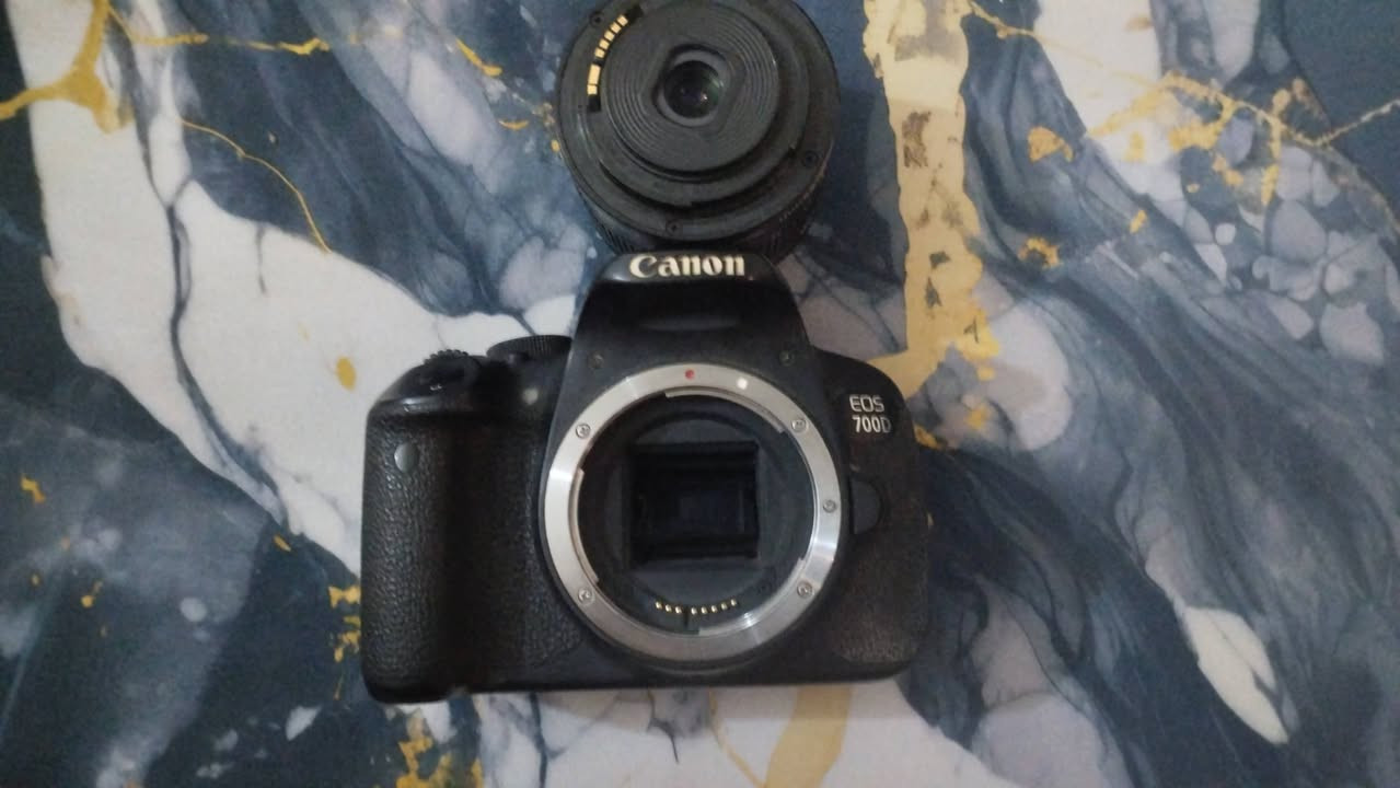 كاميرات مستعمله للبيع 
Nikon D7100

Canon EOS 700D

بدون ملحقات 
انطي سعر وبالعافية عليك
الرد على الواتساب 🤍
***********
