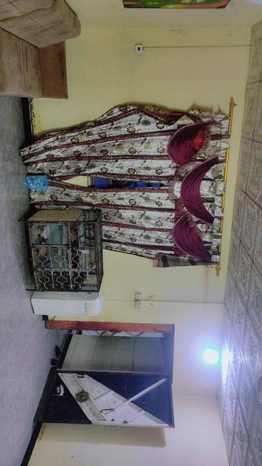 سلام عليكم 
بيت حواسم للبيع في الامن الداخلي 
البيت يتكون
غرف نوم 2 
وصاله 6×6 وديوانيه
 ومطبخ
وطارمه ومنور حمام داخلي وخارجي سقف البيت سندويج البيت كله سقف ثانوي مجاري كهرباء البيت جاهز سعر البيت 17  وبي مجال لشراي رقم الهاتف *********** البصرة, العراق
