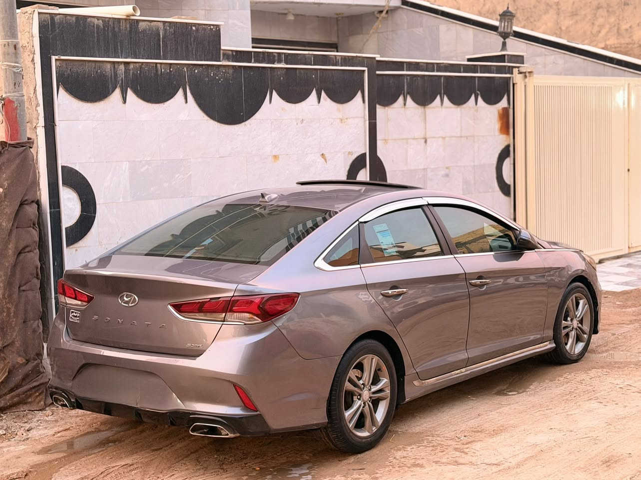 للبيع سوناتا 2018 سبورت فول موصفات 1/1
بصمه فتحه شاشه كبيره رونات سبورت مكينه 2400 
سياره مكفوله فقط بيها جاملغ امامي باقي مكفول من الصبغ والتبديل سياره آي نقص مابيها سعرها 127 وبيها مجال ***********
