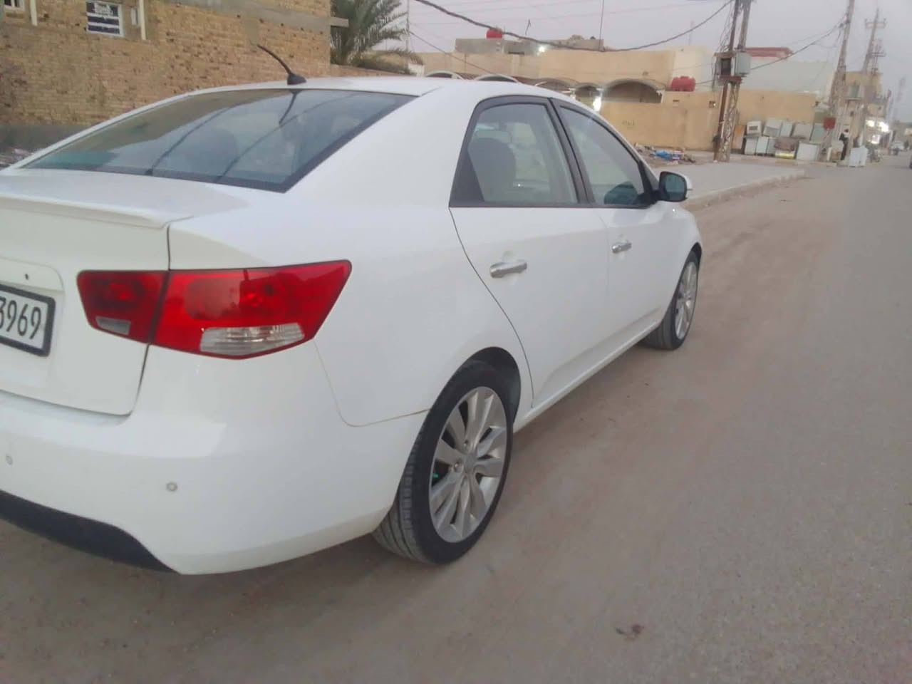 السلام عليكم ورحمة الله وبركاته
كيا سيراتو خليجي 2012  مكفولة من الصبغ والتبديل فول عدا الفتحة والبصمة عداد ليزري شفتات سرعة تحكمات جهتين تبريد بيانو بلوتوث بلاد  اشارة بالمري والمري شفط حساسات خلفية يدات نيكل أربع دسك بيها بارد بسيط جدا وكرت أربع اصابع مكينة وكير تمام 1600 دواخل نظيفة جدا رقم سليمانية دولي هزة جديدة مكانها الديوانية السعر 115 ويل 17 رياضي بلاد وكلها السيارة بلاد حته الدعاميات بلاد بدون فتح ***********
