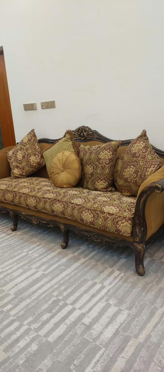 قنفات خشب زان كويتي 14 مقعد مع طبلات عدد 2 كبار و 2 صغار السعر 900 الف البصره الزبير ***********
