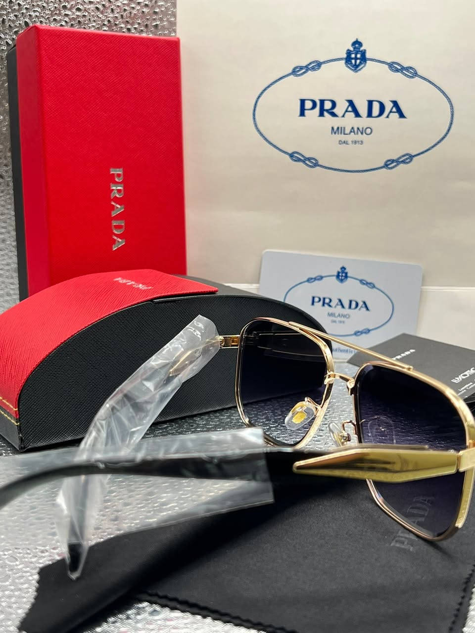 نضارة ماركة PRADA أمزون كامل ملحقات
متوفر التوصيل لجميع محافظات العراق


**إذا كنت صاحب هذا الإعلان وتريد حذفه لأي سبب، رجاءا أرسل رسالة إلى الدعم الفني**