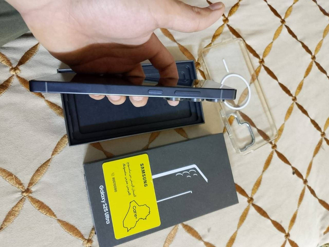 السلام عليكم
اس 25الترا 
شرق أوسط  دبل خط 

لون مميز جدا تيتانيوم كيت بلاك 
ذاكره 256
نضافةالجهاز %100%100
ملحقات الجهاز كارتونه +كفر +لاصقه+عدسات كامره 

الجهاز مكفول من كلشي سعر الجهاز مليون و225 
رقم الهاتف***********
مكاني بغداد البلديات
