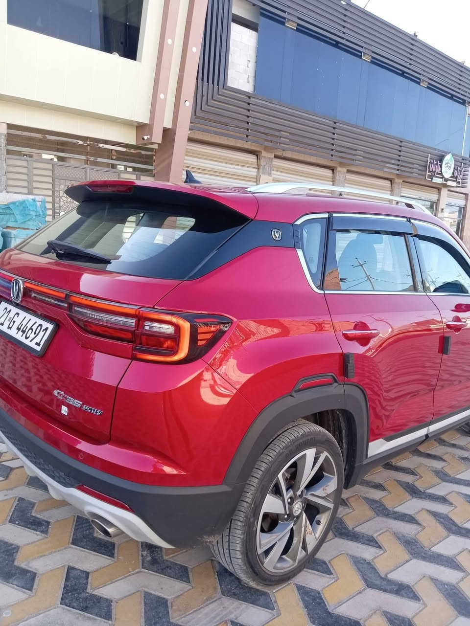 للبيع  شانجان CS35 بحالة الشركه🚗
📌 الموديل: 2020
📌 اللون:  أحمر 
📌 المحرك: 1.4 terbo
📌 عداد المسافه: [85.000كم]
📌 الوقود: بنزين. عادي
سنويه وهزه جديده الى2030
✅ شاشة لمس
✅ كاميرات 360
✅ حساسات امامي خلفي
✅ قياده ذاتيه
✅ بلوتوث. USB
✅ نظام توفير الوقود. Sport. عادي
✅ مكيف ثلج
✅ تخم تاير جديد
✅ مرايات شفط
✅ بانوراما 
✅ تشغيل عن بعد
 كير. ومحرك. وحداديه. على وضع الشركه. السياره مال بيت شخط ابره مابيها. 
رقم السليمانيه جديد
سعر السياره :125$
📍 الموقع (بغداد ) 
للاستفسار:
***********
