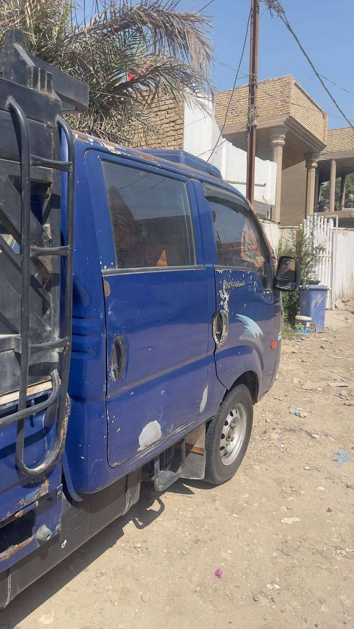 سلام عليكم 
كيا دبل قماره لون ازرك 
موديل 2007 
 رقم بغداد السياره بسمي 
 ا مكينه وكير خير من الله 
السياره محتاجه فقط كشر  
مكينه 3000 
 مكاني حله شارع 60 
الاستفسار *********** سجاد صلاح
