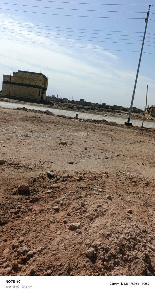 قطعه تجارية للبيع خلف مركز الكرادي على ساحه وشارع 30 متر  رقمهه 3172 متوفره كافه الخدمات ماي كهرباء مجاري شارع صب 30 متر مدارس كلشي متوفر بيهه للاستفسار الاتصال ع رقم ***********
