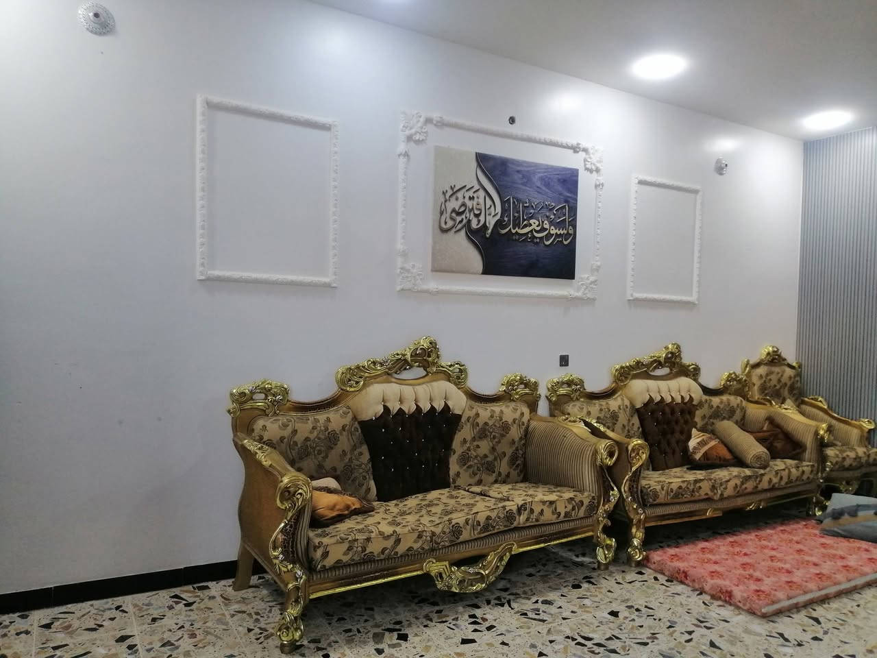 بيت للبيع طابو زراعي في الفلوجه حي جبيل خلف مجمع الرحاب  مساحته ٢٥٠ متر بناء طابوق حديث فول ارضيه كاشي شارع 10 يحتوي على غرفه النوم عدد 2 وصاله ومطبخ و ستقبال وحمامات وصحيات داخليه وخارجيه السعر ٨٨ مليون وبي مجال بسيط للاستفسار مراجعة مكتب القمه للعقار او الاتصال على الأرقام التاليه *********** ***********

