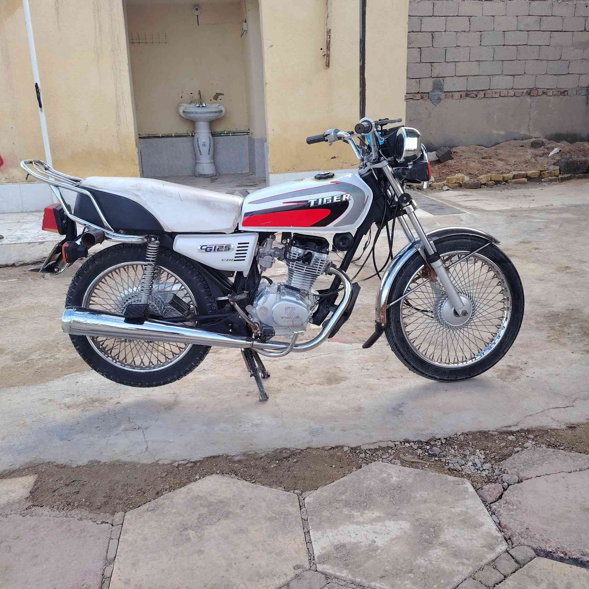 سلام عليكم دراجه تايكر موديل 20 كفاله عامه أوراق سكنر الدراجه انضف من الصوره مكفوله من كلشي هندر  واحد  مبدل بيه بس ولفات فقط   مكاني حله قضاء القاسم سعره 450 وبيه  مجال قليل  للشراي  اتصل اتصل ***********
