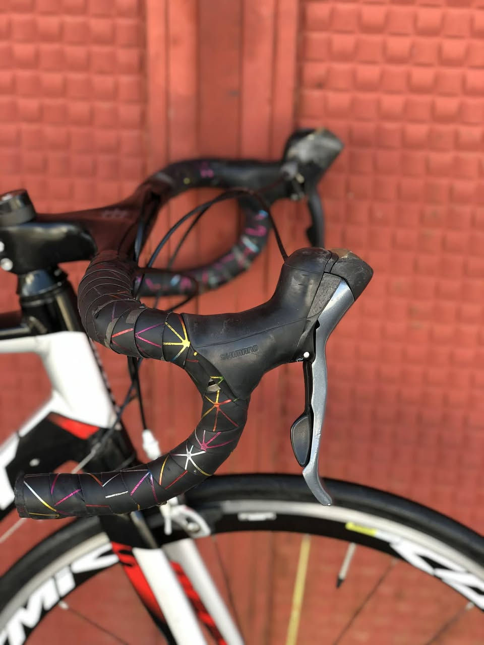 🚴‍♂️🔥 للبيع بايسكل رود احترافي 🔥🚴‍♂️
النوع / Giant 🇹🇼
Road Bike سريع وخفيف 😍
✅ البايك نضيف جدًا واستعمال مرتب
✅ سحب سريع ومريح بالطريق
✅ مناسب للمشاوير والسرعة والتمارين 🔥
📌 المواصفات:
▫️الفريم : ألمنيوم خفيف وقوي
▫️القياس : 28
▫️حجم الفريم : M
▫️الارتفاع : 51 سم
⚙️ نظام السرعات: شفتر + بريك متصل
كيرات : 2×8
🔧 القطع: ▫️مكينة خلفي : Shimano Claris
▫️مكينة أمامي : Shimano Claris
▫️بريكات : Shimano Tiagra 🔥
▫️هيدست FSA بولبرنك ناعم جدًا 😮‍💨
🛞 الويليات : Mavic Pro Carbon
صوت طرب عالي جدًا 😍🔥
🖤 استيرن كاربون
🖤 بايدر قفل
🖤 تايرات 700×25 سريعة وثبات ممتاز
🎁 ويـاه عداد سرعة + جنطة 😍🔥
📍المكان : السليمانية
💰السعر : 450 ألف وبيه مجال  👌🔥

البايك مرتب ونظيف جدًا وما يحتاج أي صرف ✨🚴‍♂️


**إذا كنت صاحب هذا الإعلان وتريد حذفه لأي سبب، رجاءا أرسل رسالة إلى الدعم الفني**